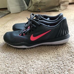 Nike women’s size 8 training sneakers